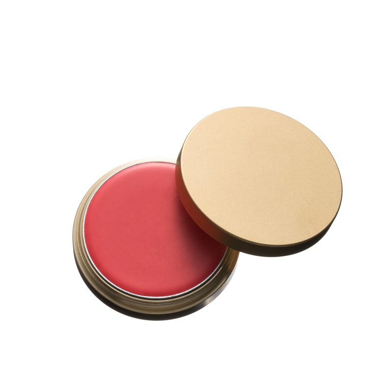 日本の伝統色“大和色”を軸とす る美しい発色、そして肌なじみへの