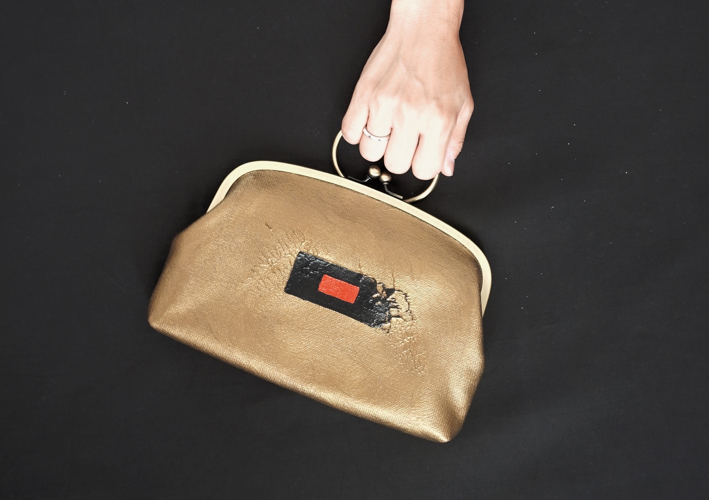 ちょっとしたお出かけから特別 な日の装いまでコーディネートをぐっと