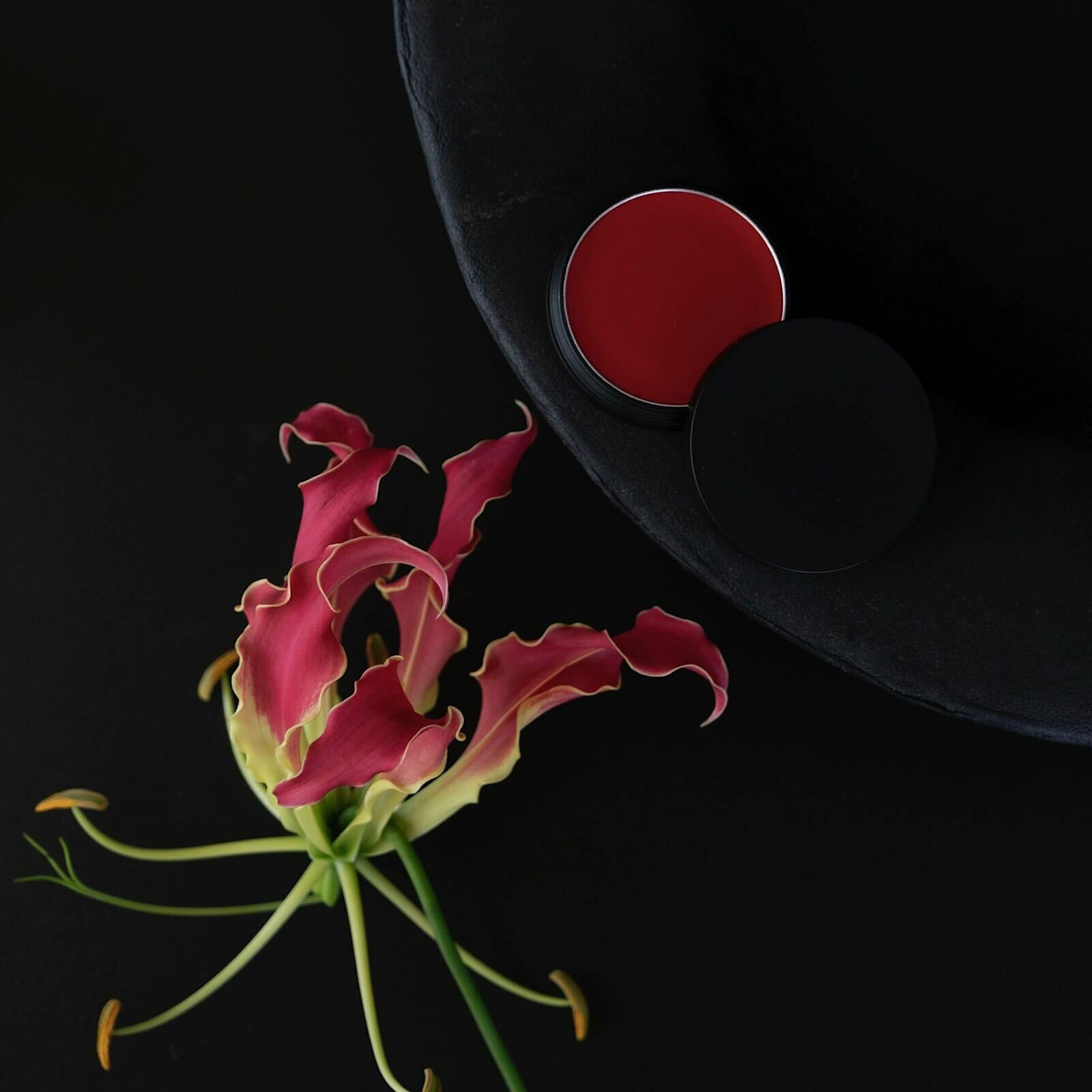 ちょっとしたお出かけから特別 な日の装いまでコーディネートをぐっと